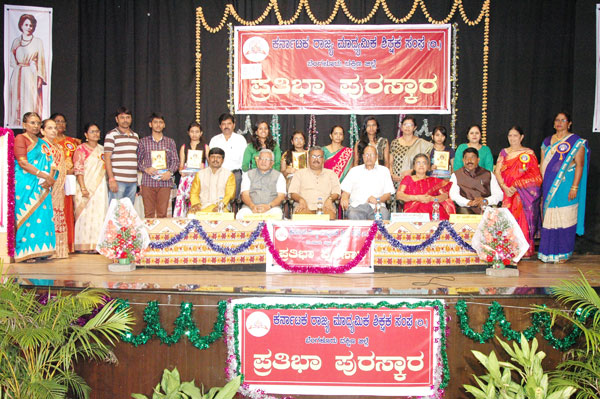 prathibha-puraskar-3